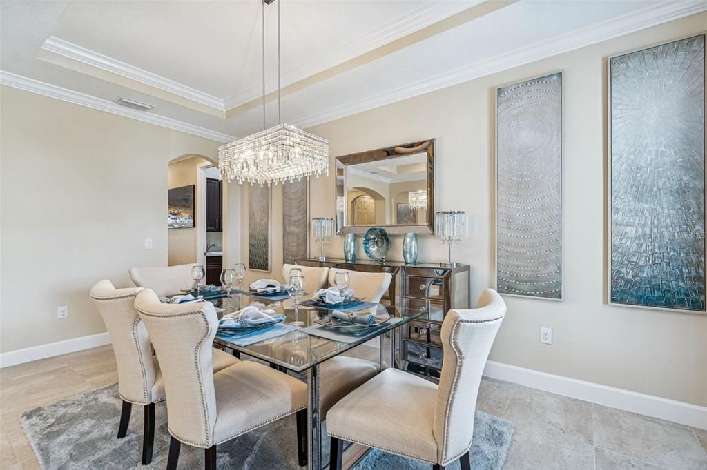 Activo con contrato: $645,000 (4 camas, 3 baños, 3261 Pies cuadrados)