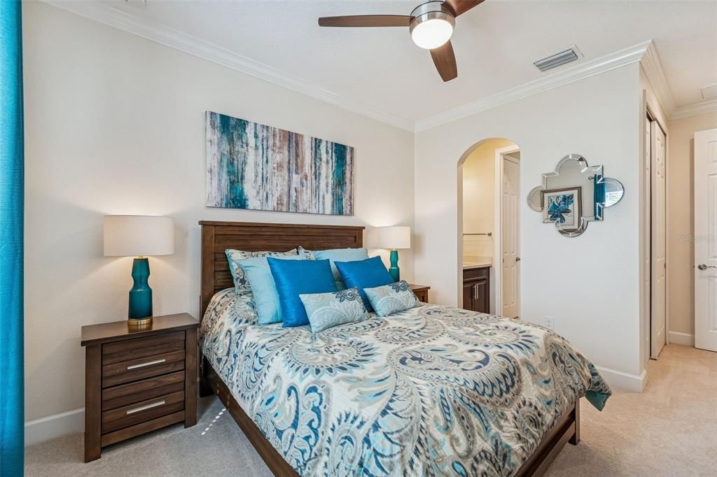 Activo con contrato: $645,000 (4 camas, 3 baños, 3261 Pies cuadrados)