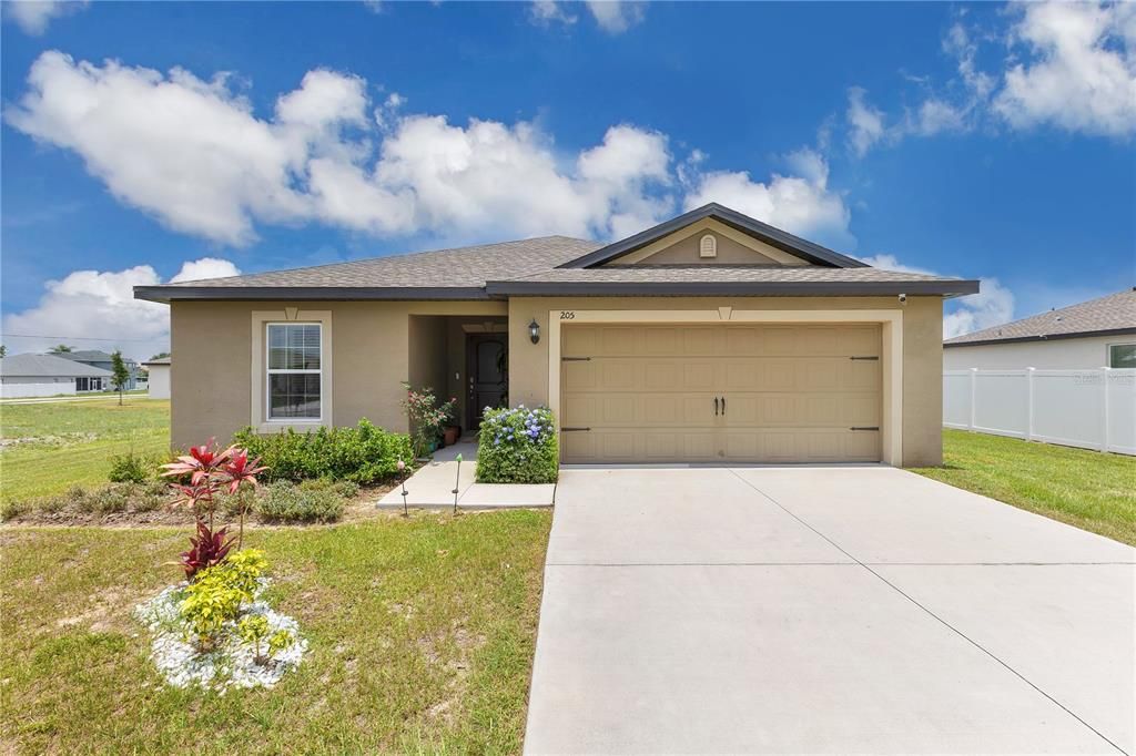 Active With Contract: $250,000 (3 beds, 2 baths, 1383 Square Feet)