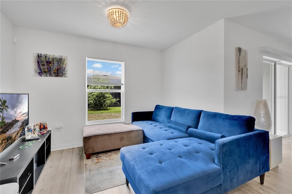 Active With Contract: $250,000 (3 beds, 2 baths, 1383 Square Feet)