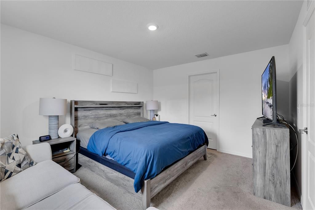 Active With Contract: $250,000 (3 beds, 2 baths, 1383 Square Feet)