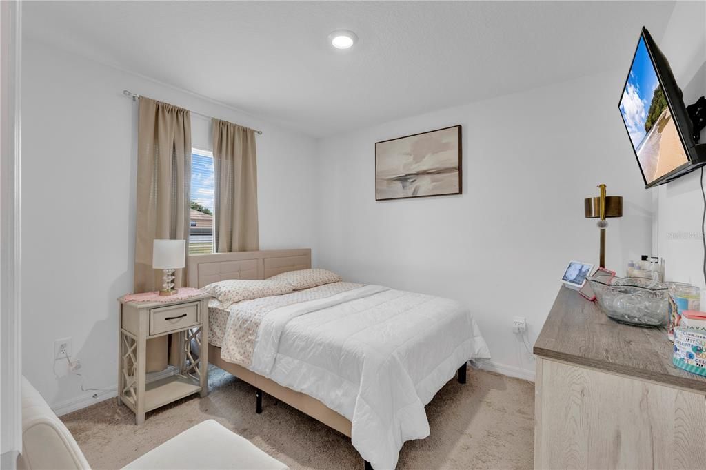 Active With Contract: $250,000 (3 beds, 2 baths, 1383 Square Feet)