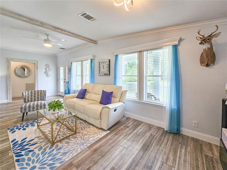 待售: $695,000 (3 贝兹, 2 浴室, 2200 平方英尺)