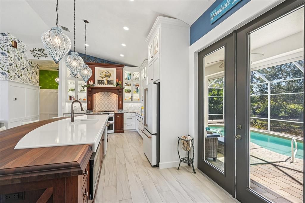 En Venta: $699,000 (3 camas, 3 baños, 2043 Pies cuadrados)