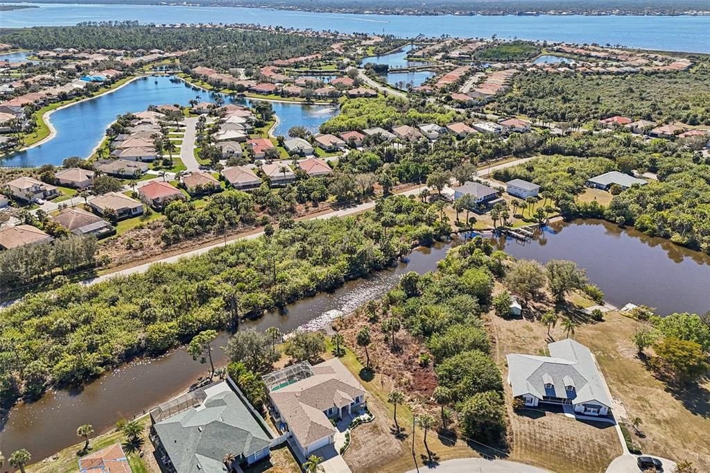 En Venta: $699,000 (3 camas, 3 baños, 2043 Pies cuadrados)