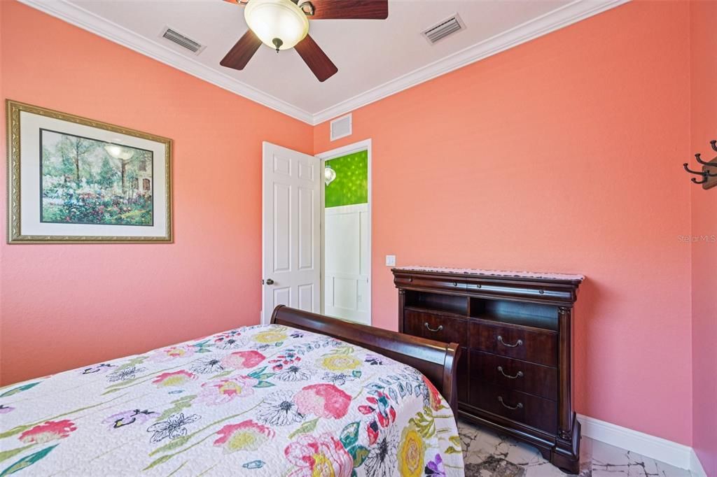 En Venta: $699,000 (3 camas, 3 baños, 2043 Pies cuadrados)