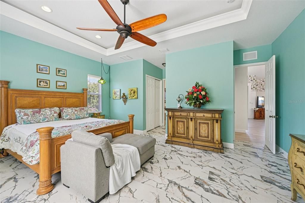 En Venta: $699,000 (3 camas, 3 baños, 2043 Pies cuadrados)
