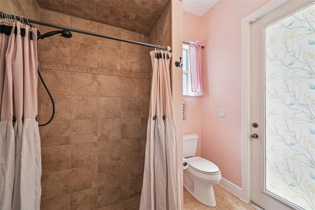En Venta: $699,000 (3 camas, 3 baños, 2043 Pies cuadrados)