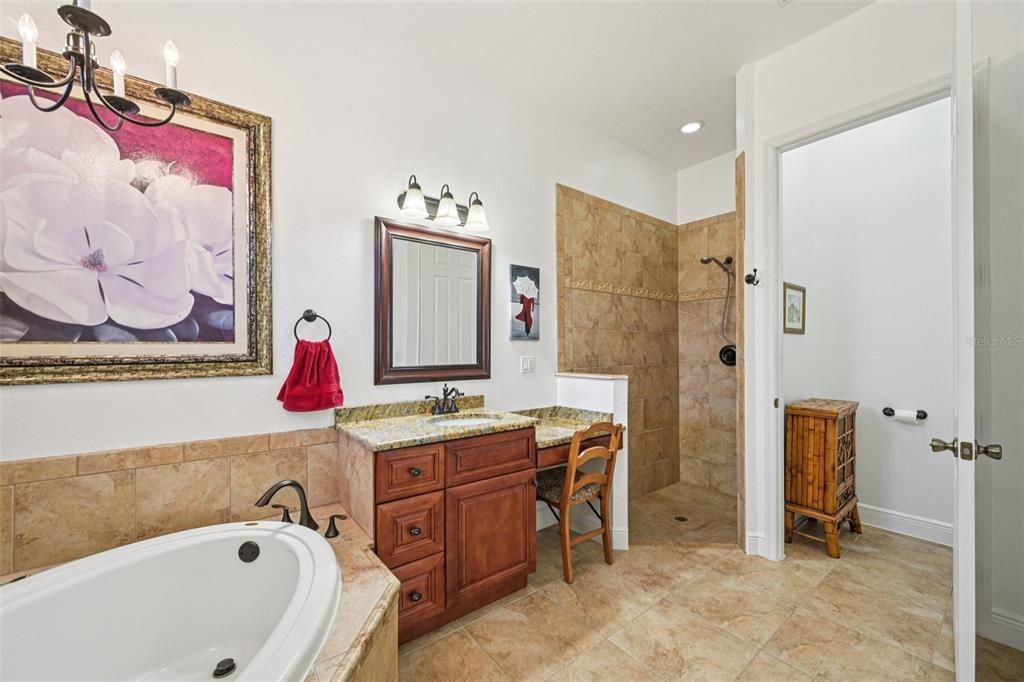 En Venta: $699,000 (3 camas, 3 baños, 2043 Pies cuadrados)