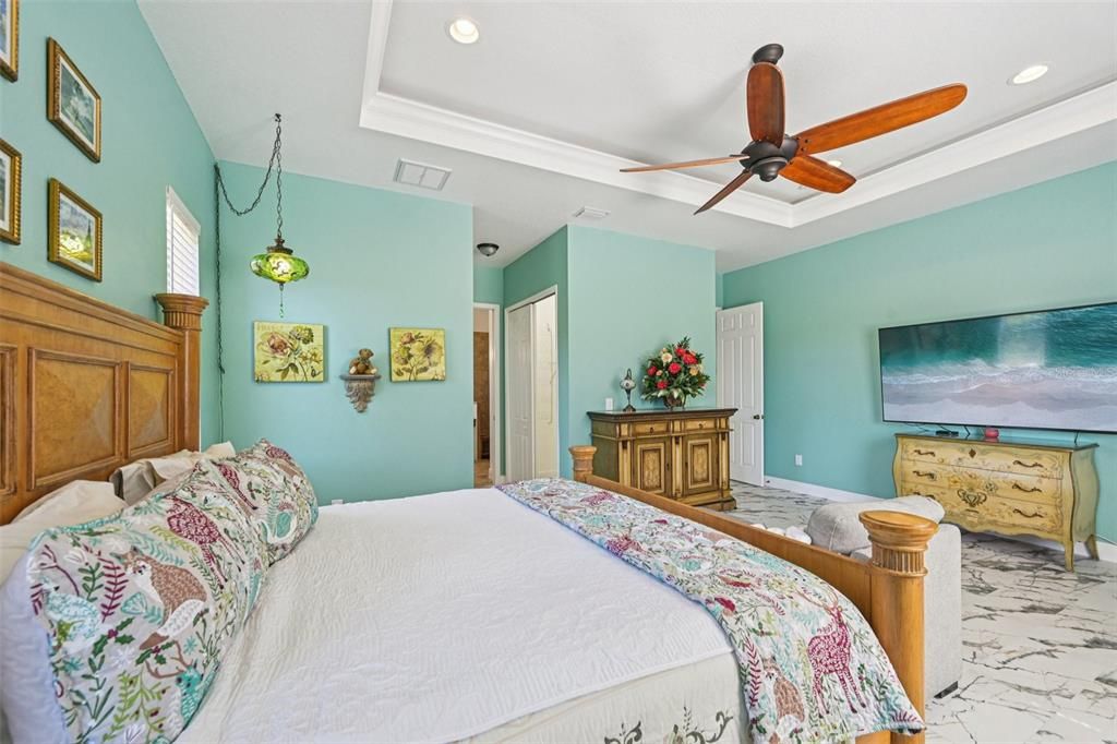 En Venta: $699,000 (3 camas, 3 baños, 2043 Pies cuadrados)