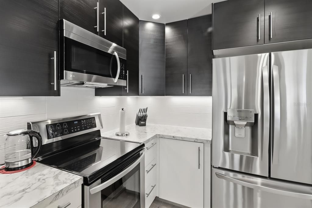 For Sale: $184,000 (2 beds, 2 baths, 1058 Square Feet)