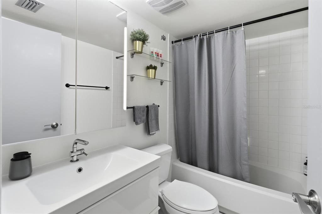 For Sale: $184,000 (2 beds, 2 baths, 1058 Square Feet)