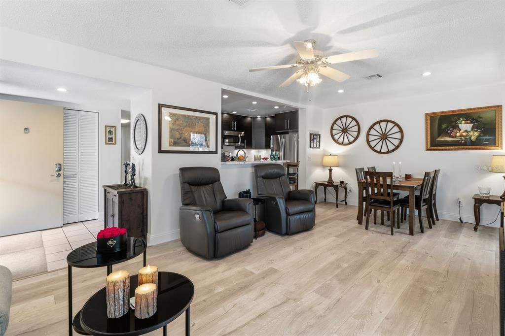 For Sale: $184,000 (2 beds, 2 baths, 1058 Square Feet)