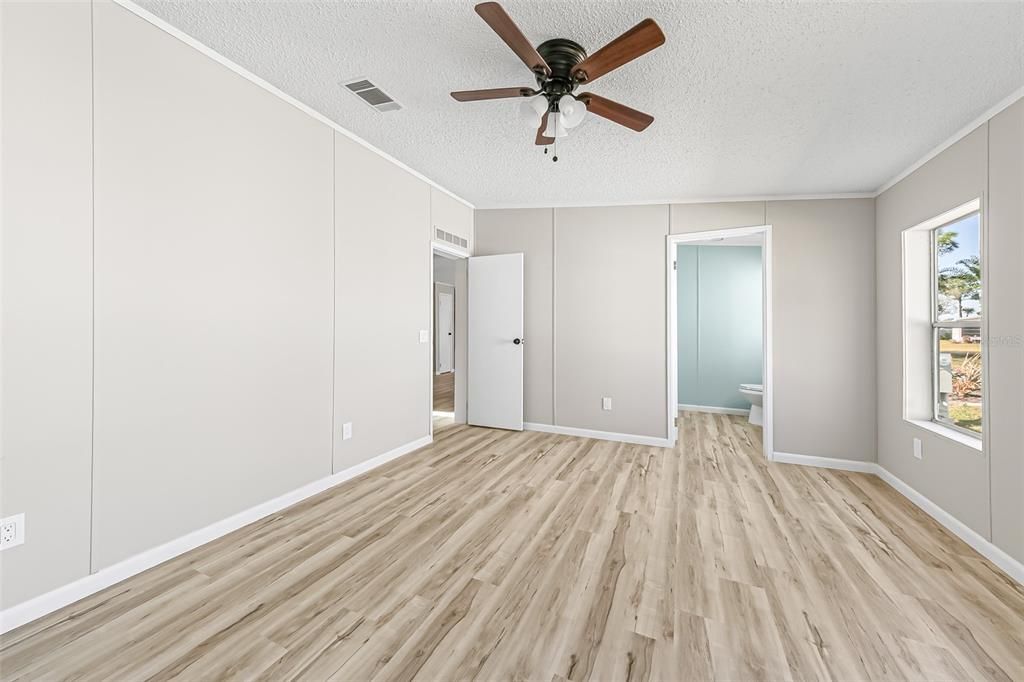 For Sale: $189,900 (2 beds, 2 baths, 1393 Square Feet)