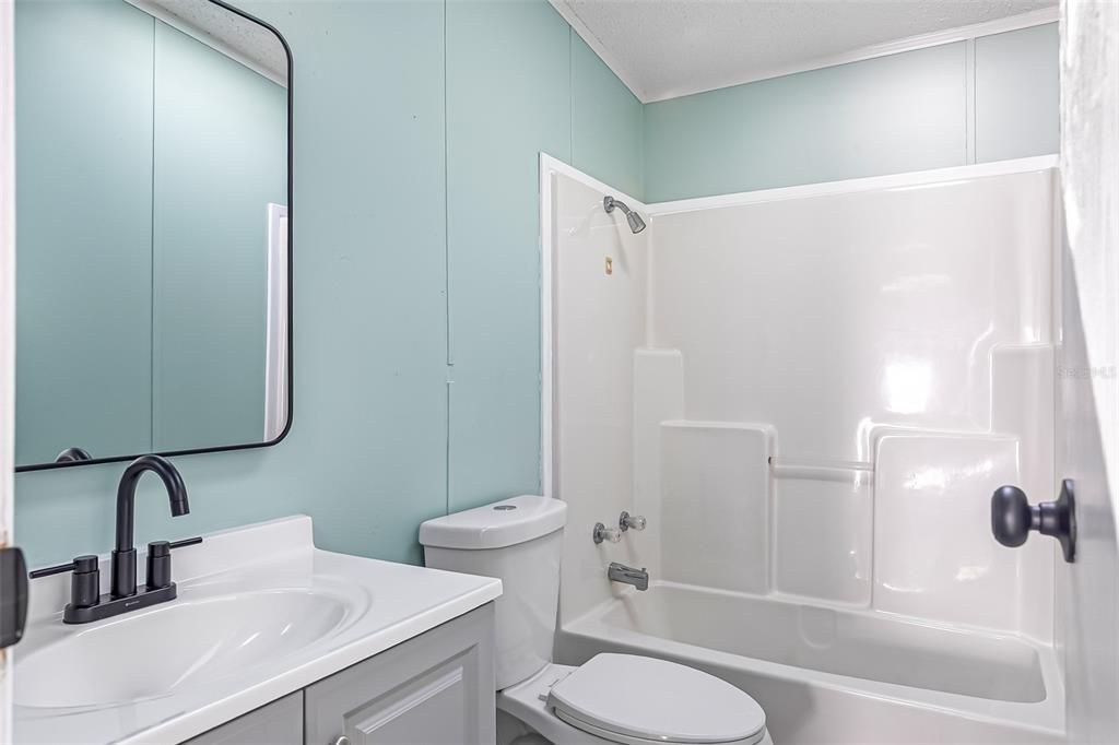 For Sale: $189,900 (2 beds, 2 baths, 1393 Square Feet)