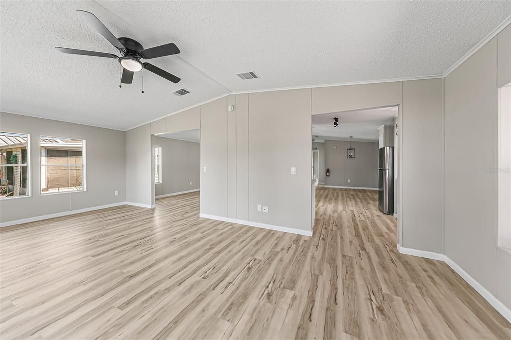 For Sale: $189,900 (2 beds, 2 baths, 1393 Square Feet)