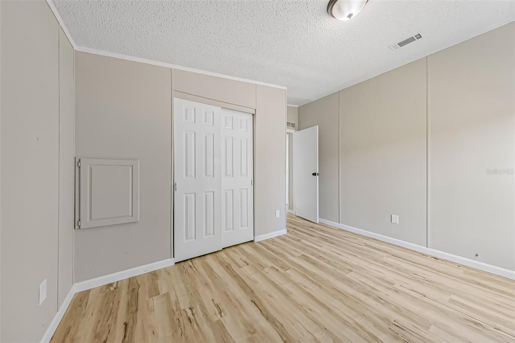 For Sale: $189,900 (2 beds, 2 baths, 1393 Square Feet)
