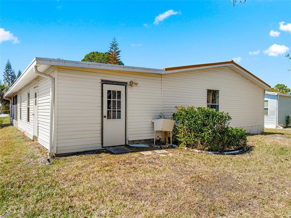 For Sale: $189,900 (2 beds, 2 baths, 1393 Square Feet)