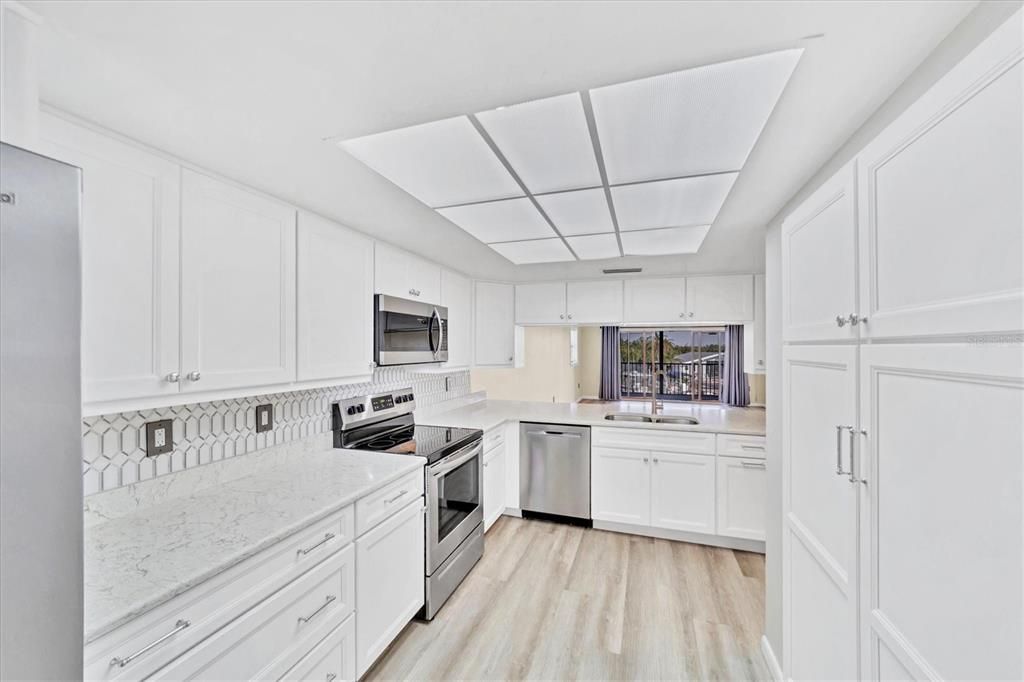 En Venta: $369,000 (2 camas, 2 baños, 1385 Pies cuadrados)