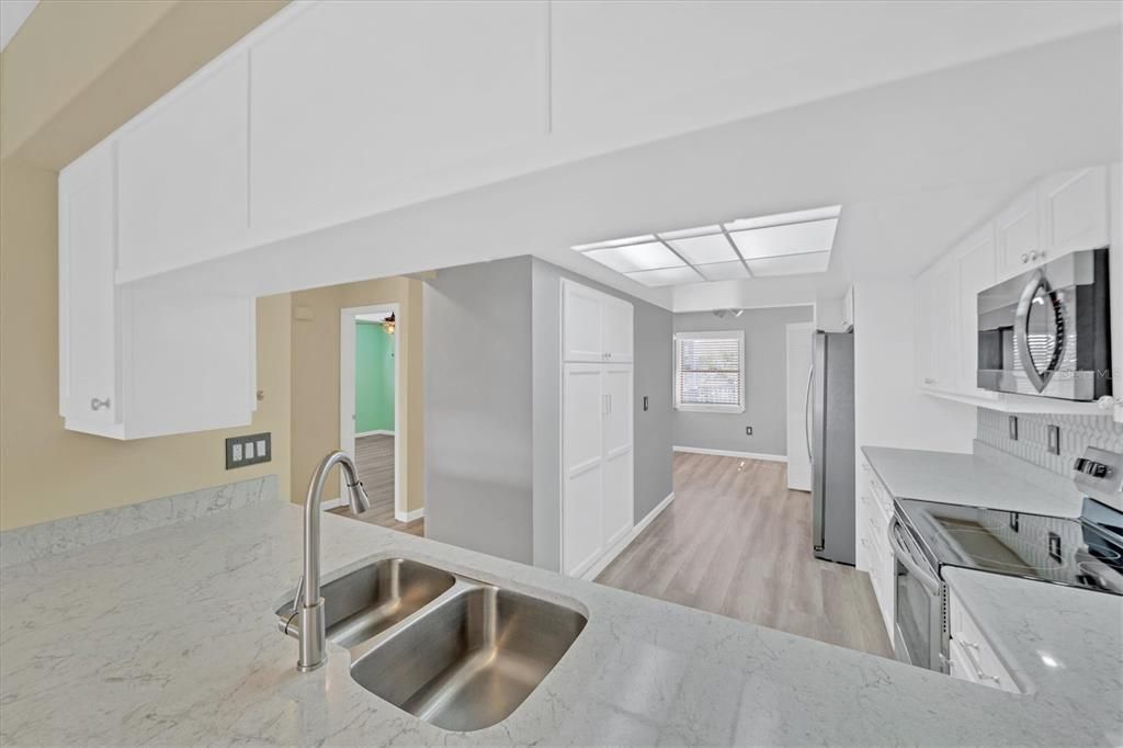 En Venta: $369,000 (2 camas, 2 baños, 1385 Pies cuadrados)