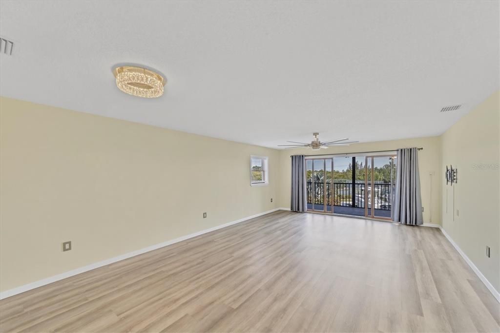 En Venta: $369,000 (2 camas, 2 baños, 1385 Pies cuadrados)