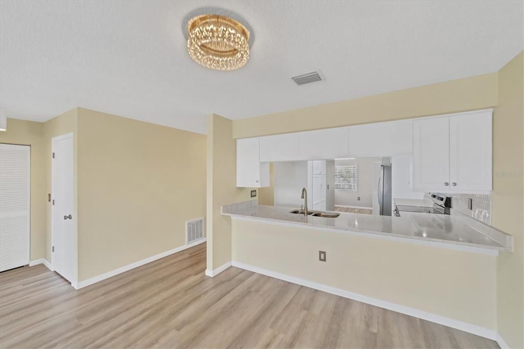 En Venta: $369,000 (2 camas, 2 baños, 1385 Pies cuadrados)