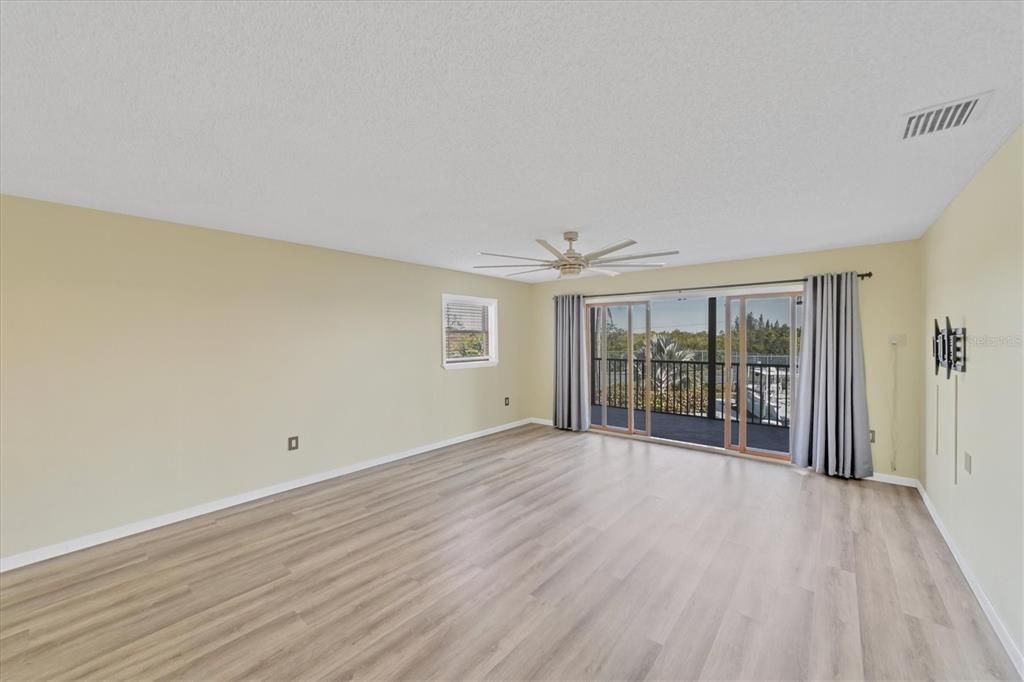 En Venta: $369,000 (2 camas, 2 baños, 1385 Pies cuadrados)