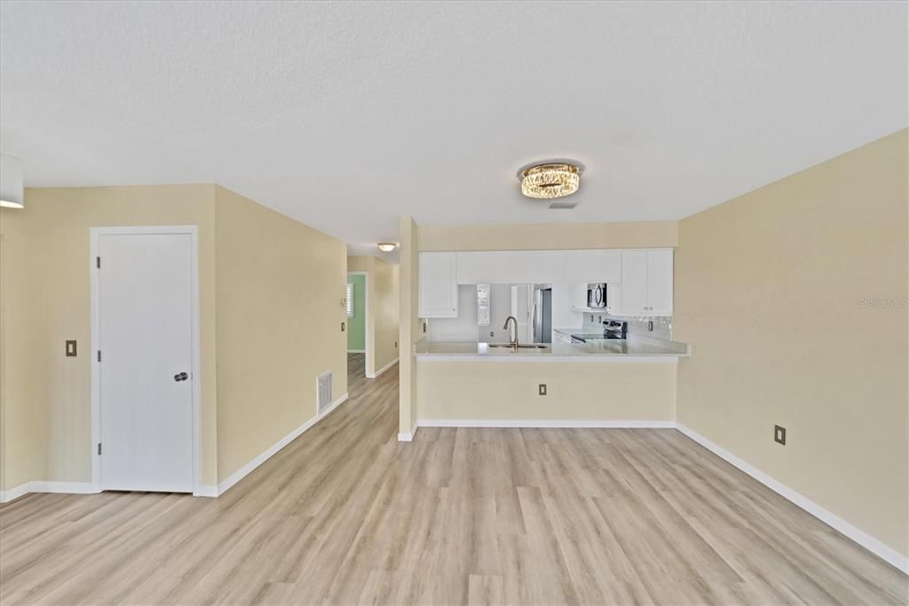 En Venta: $369,000 (2 camas, 2 baños, 1385 Pies cuadrados)