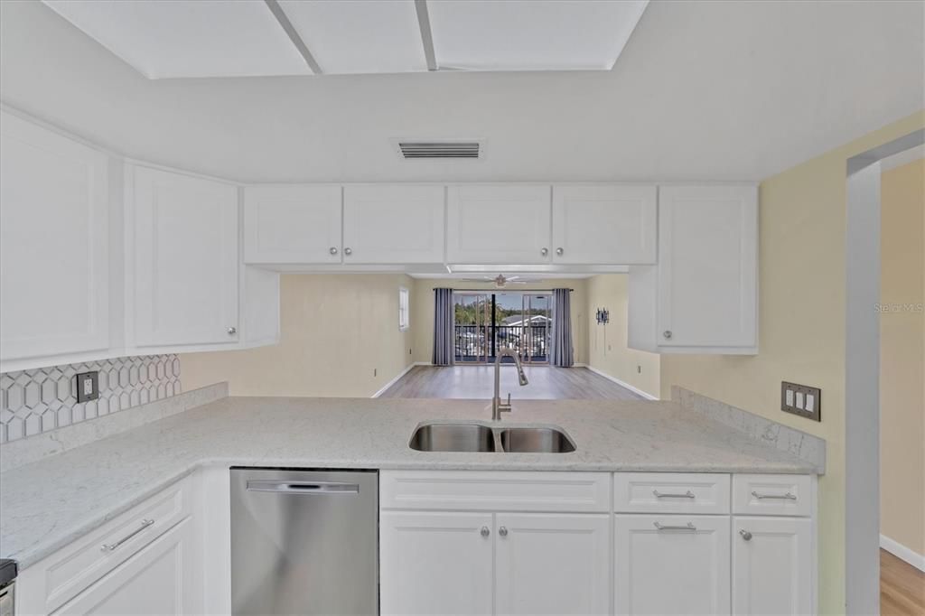 En Venta: $369,000 (2 camas, 2 baños, 1385 Pies cuadrados)