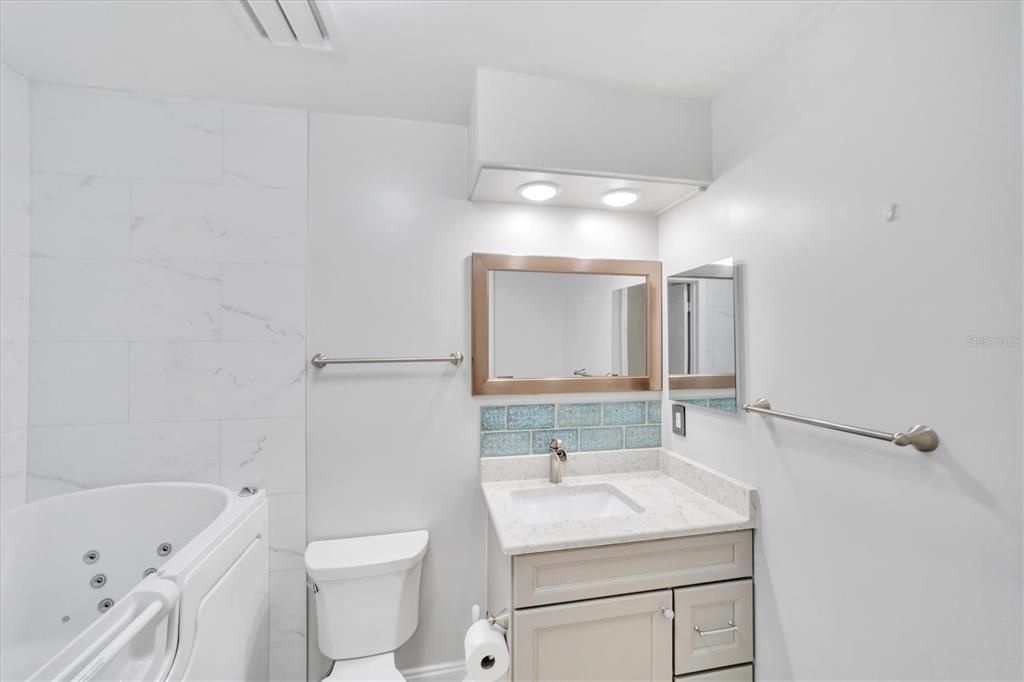 En Venta: $369,000 (2 camas, 2 baños, 1385 Pies cuadrados)