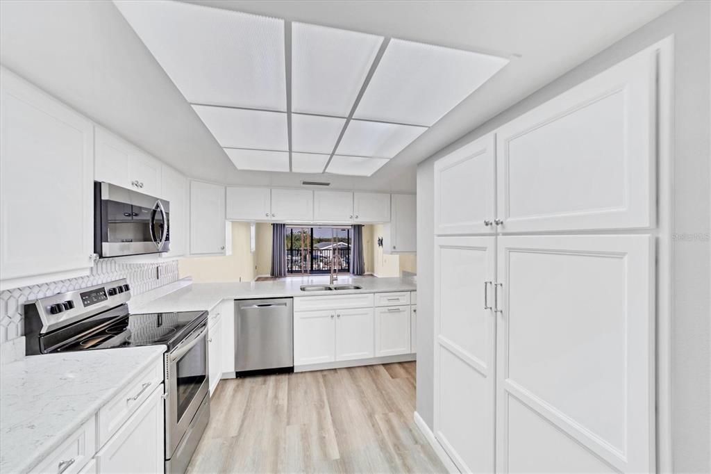 En Venta: $369,000 (2 camas, 2 baños, 1385 Pies cuadrados)