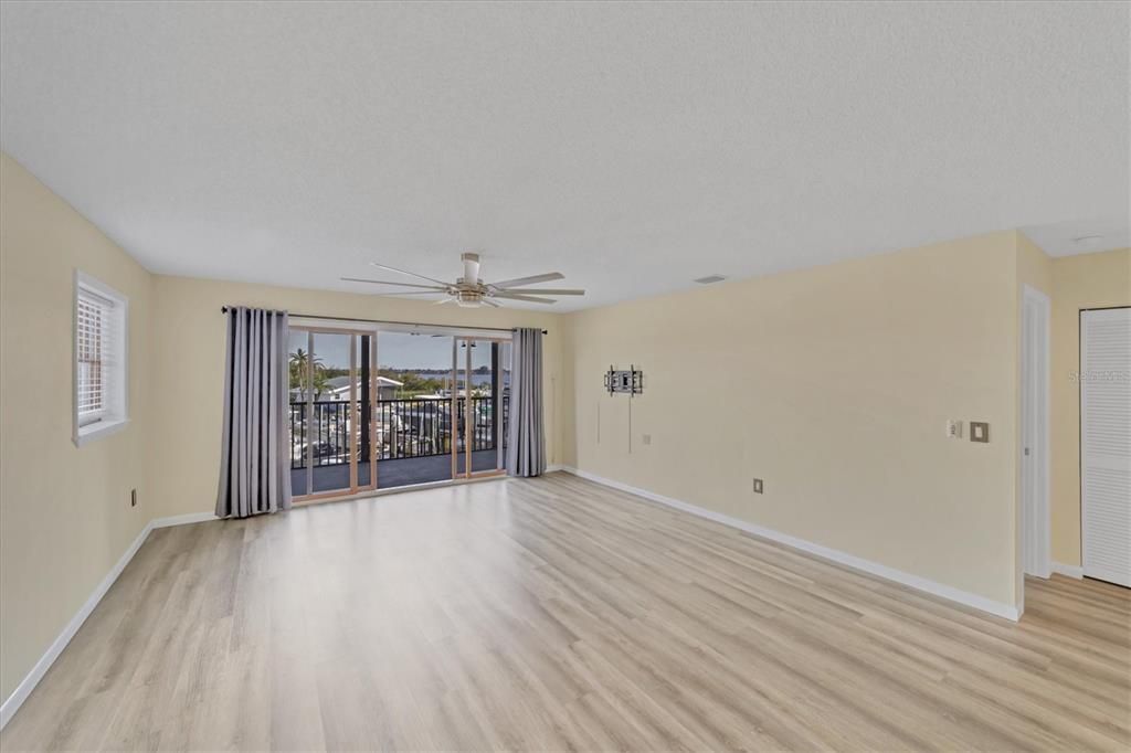 En Venta: $369,000 (2 camas, 2 baños, 1385 Pies cuadrados)