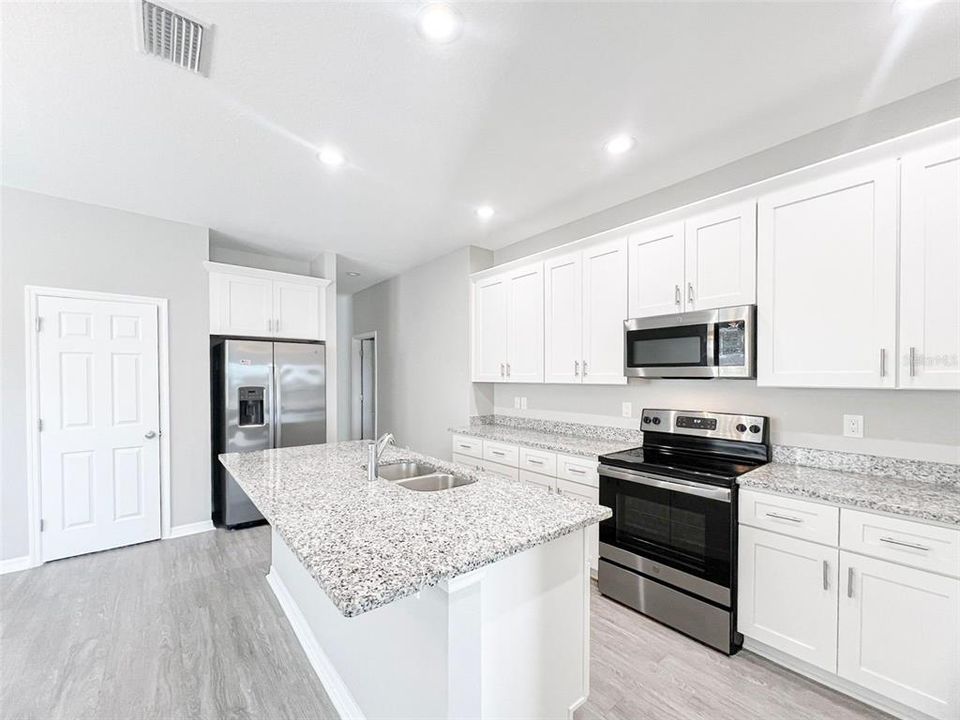 For Rent: $2,975 (3 beds, 2 baths, 1837 Square Feet)