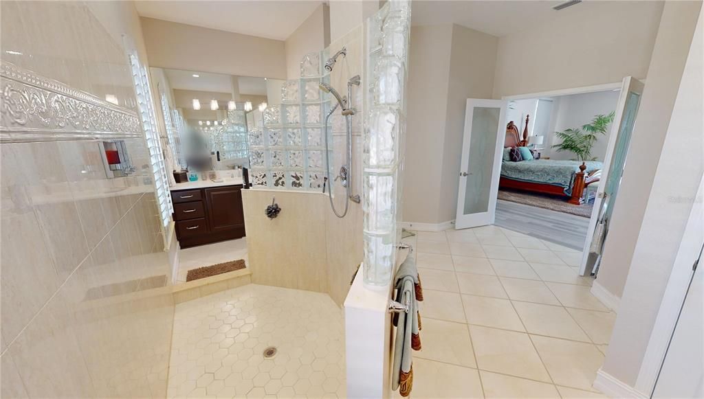 En Venta: $1,295,000 (4 camas, 4 baños, 3585 Pies cuadrados)