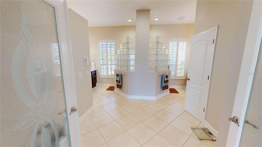 En Venta: $1,295,000 (4 camas, 4 baños, 3585 Pies cuadrados)
