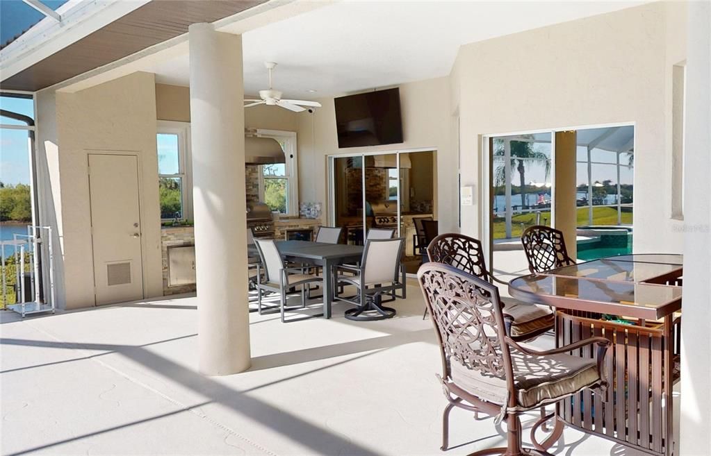 En Venta: $1,295,000 (4 camas, 4 baños, 3585 Pies cuadrados)