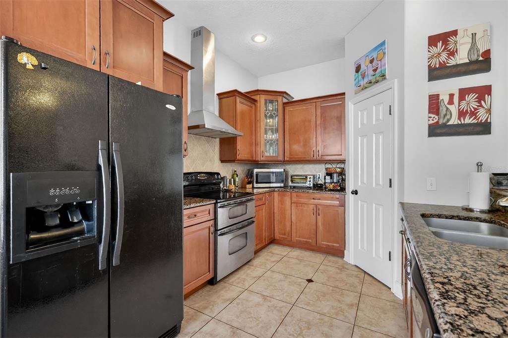 Active With Contract: $959,000 (6 beds, 0 baths, 4248 Square Feet)