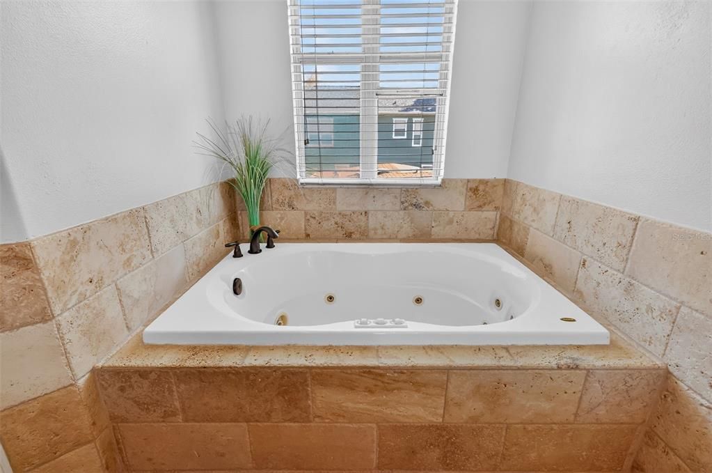 Active With Contract: $959,000 (6 beds, 0 baths, 4248 Square Feet)