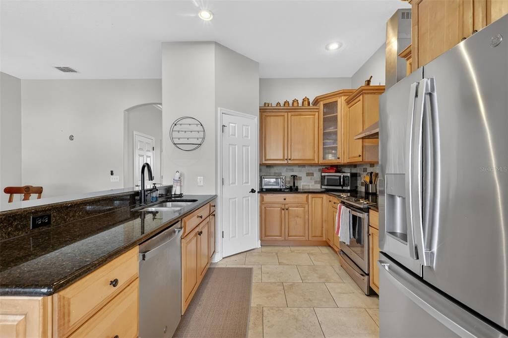 Active With Contract: $959,000 (6 beds, 0 baths, 4248 Square Feet)