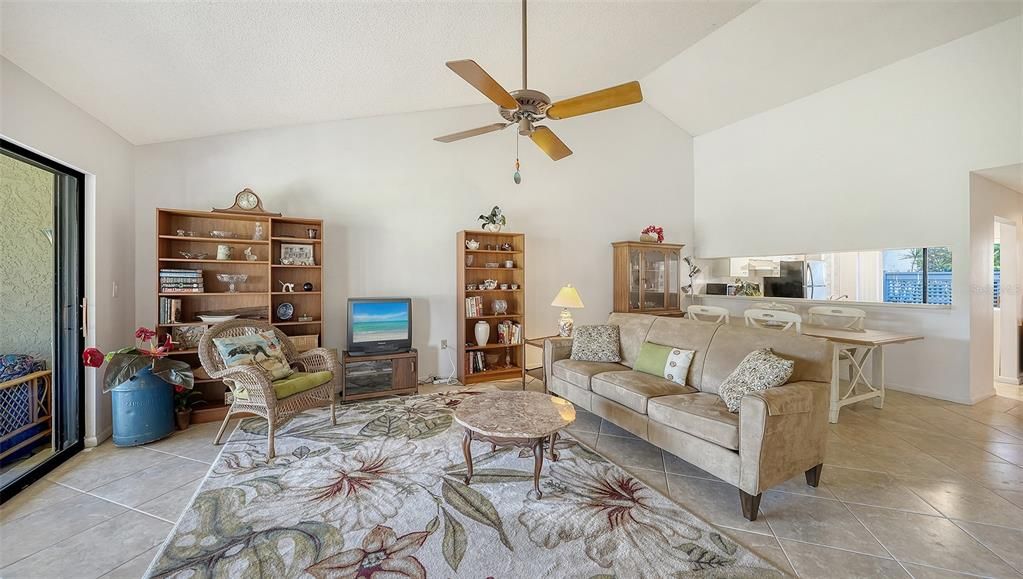 Active With Contract: $279,000 (2 beds, 2 baths, 1265 Square Feet)
