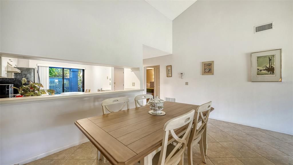 Active With Contract: $279,000 (2 beds, 2 baths, 1265 Square Feet)