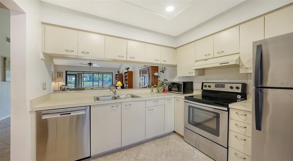 Active With Contract: $279,000 (2 beds, 2 baths, 1265 Square Feet)