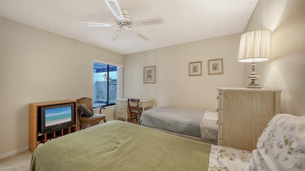 Active With Contract: $279,000 (2 beds, 2 baths, 1265 Square Feet)