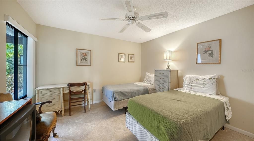 Active With Contract: $279,000 (2 beds, 2 baths, 1265 Square Feet)
