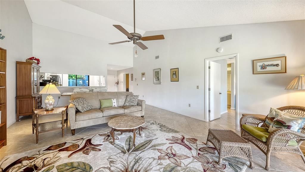 Active With Contract: $279,000 (2 beds, 2 baths, 1265 Square Feet)