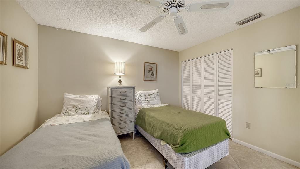 Active With Contract: $279,000 (2 beds, 2 baths, 1265 Square Feet)