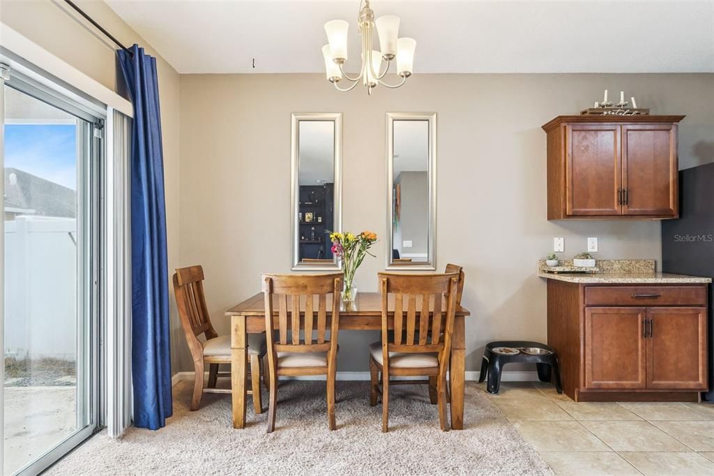 На продажу: $349,900 (4 спален, 2 ванн, 1846 Квадратных фут)