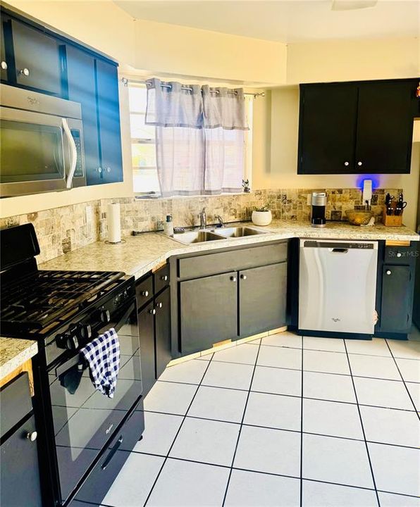 En Venta: $299,000 (3 camas, 2 baños, 1378 Pies cuadrados)