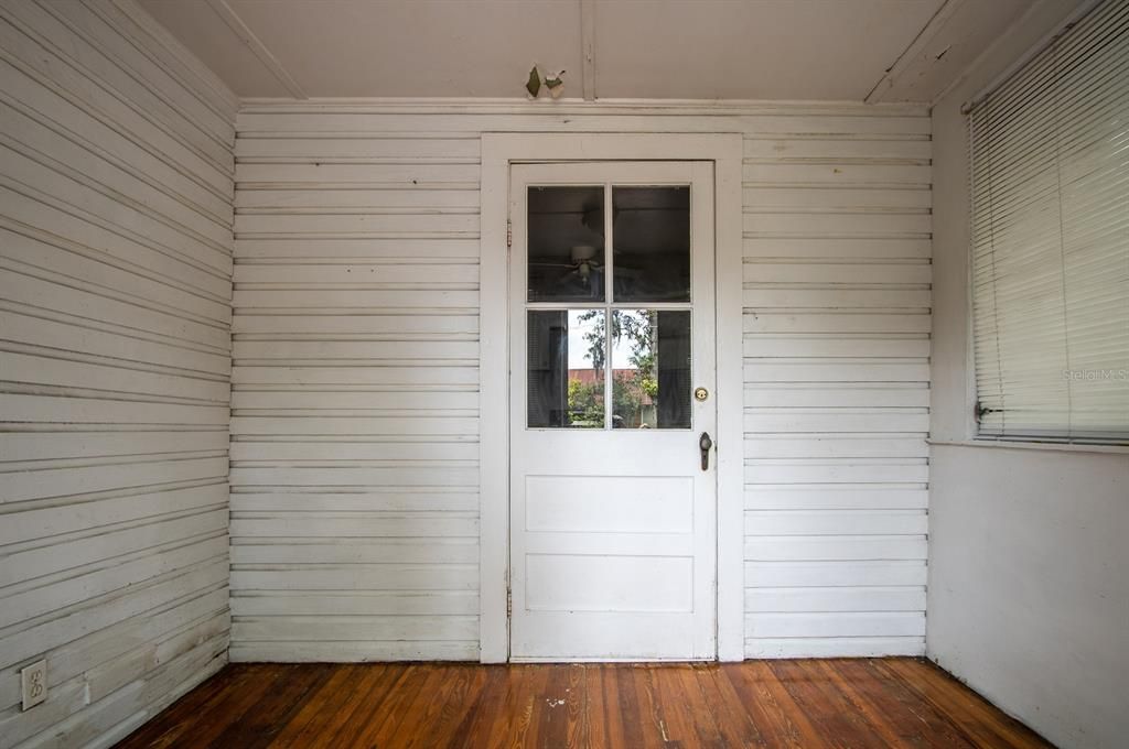 For Rent: $1,175 (1 beds, 1 baths, 701 Square Feet)