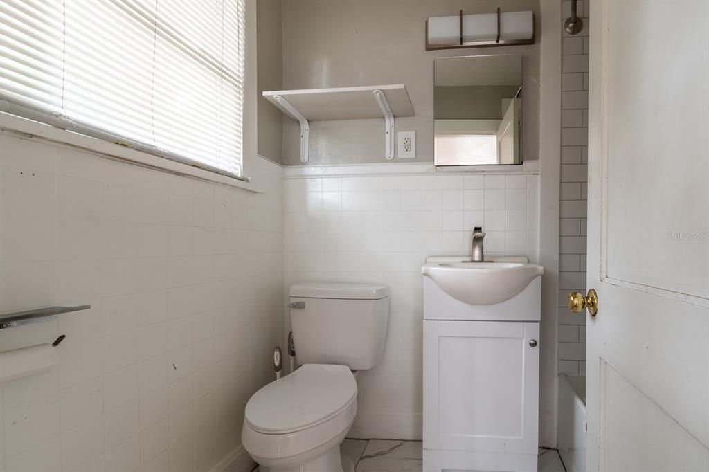 For Rent: $1,175 (1 beds, 1 baths, 701 Square Feet)